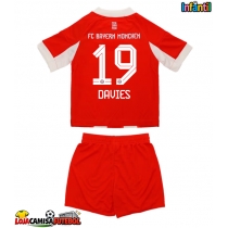 Camisa de Futebol Bayern Munich Alphonso Davies #19 Equipamento Principal Infantil 2025-26 Manga Curta (+ Calças curtas)